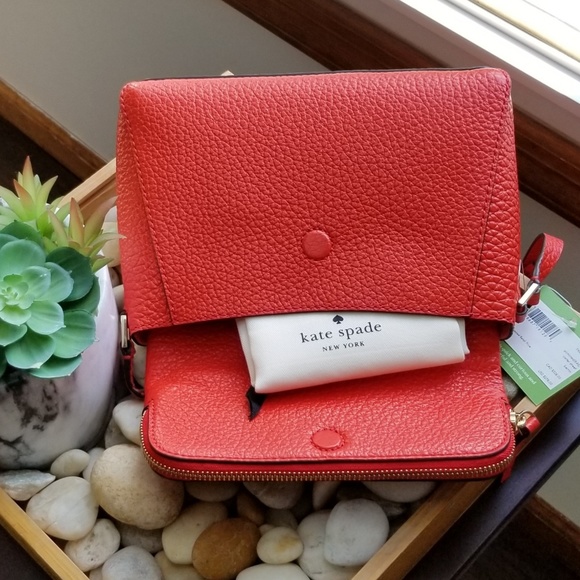💥SOLD💥 Kate Spade Carter Street Berrin Crossbody - Picture 2 of 8